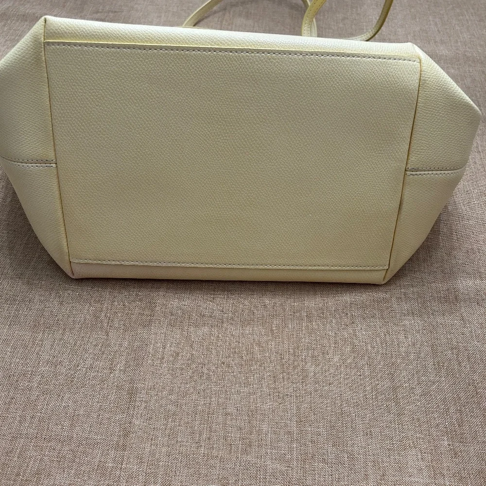 Coach Large tote soft yellow, BONUS added key chain and purse organizer - Picture 9 of 10